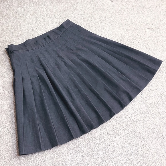 Pleated Schoolgirl Skirt by American Apparel in Light Charcoal size M - Picture 7 of 10